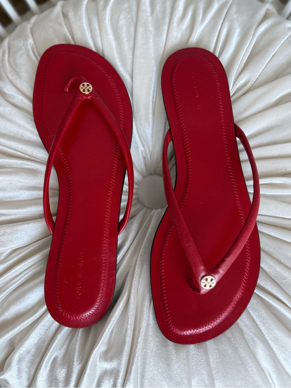 Tory Burch leather Red Women's Flip Flop Sandals with Gold Accent - Picture 3 of 9
